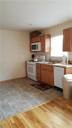 Building Photo - 404 Cranbury Rd