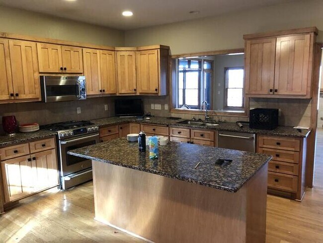 Building Photo - 2325 Melody Hill Rd, Chanhassen, MN, 55331