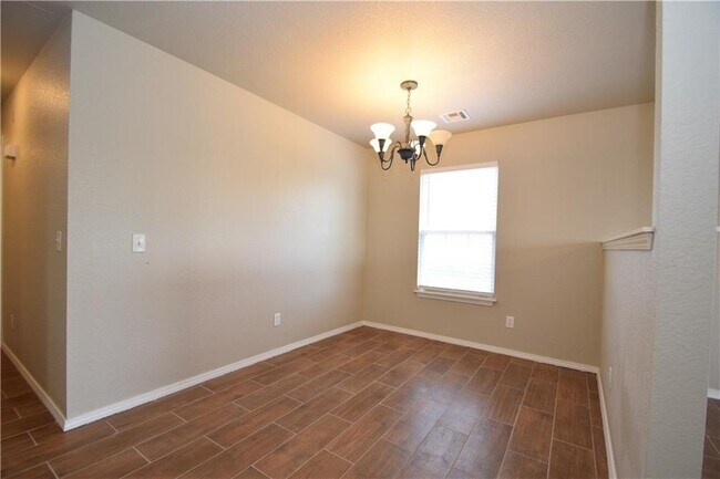 Building Photo - 815 Tunbridge Dr