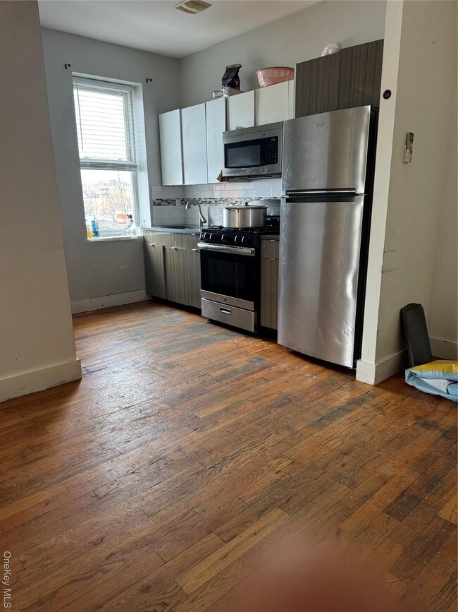 Foto del edificio - 96-02 Northern Blvd