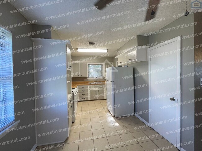 Foto del edificio - 5804 NW Liberty Ave