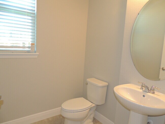 Building Photo - CALL ED FOR SHOWING APPOINTMENTS (352) 217-0284