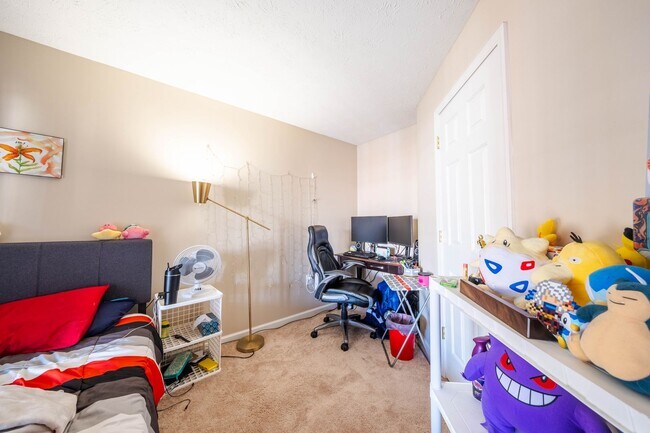 Foto del edificio - 4 bedroom, 4 bathroom Condominium- ONE BEDROOM AVAILABLE