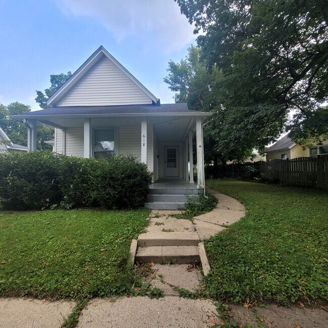 Building Photo - 618 Cottage Ave