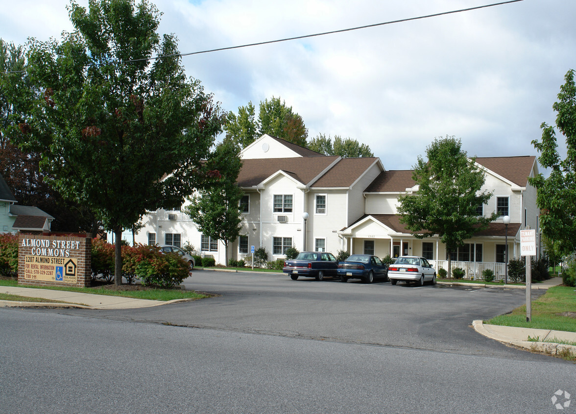 Primary Photo - Almond Street Commons