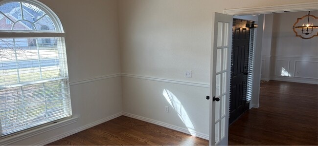 Building Photo - 1216 NE Buckingham Blvd