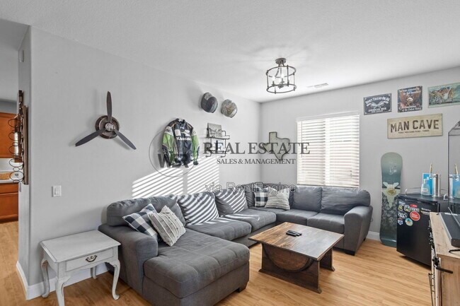 Building Photo - 16704 Fox Trot Ln