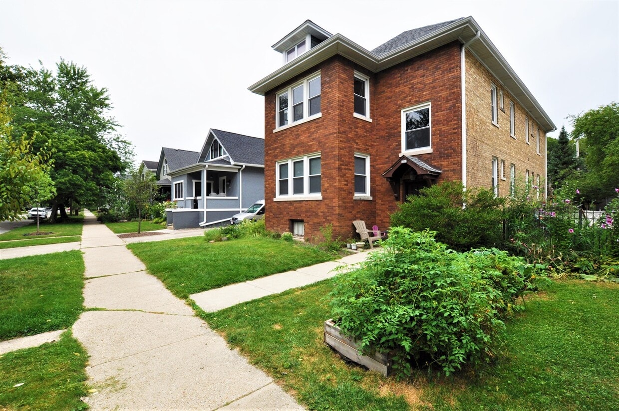 Primary Photo - 1512 Florence Ave