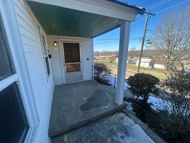 Foto del edificio - Charming 3-bedroom, 1-bathroom house located in Vine Grove, KY.