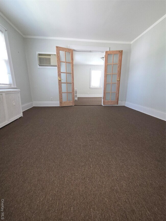 Foto del edificio - 745 Lakeside Dr