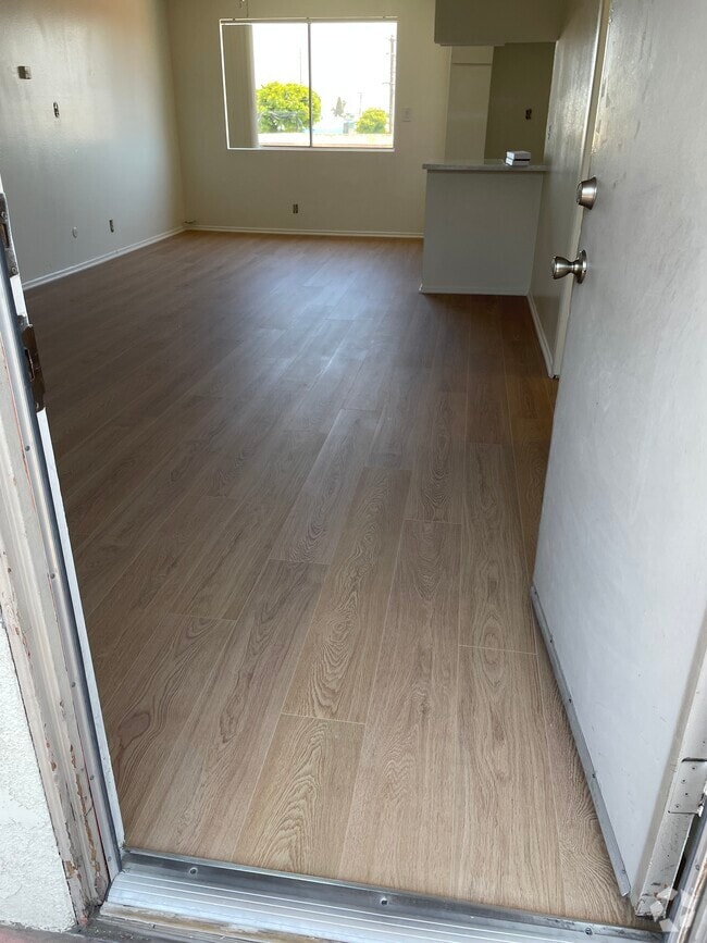 Building Photo - 3155 Rosecrans Ave