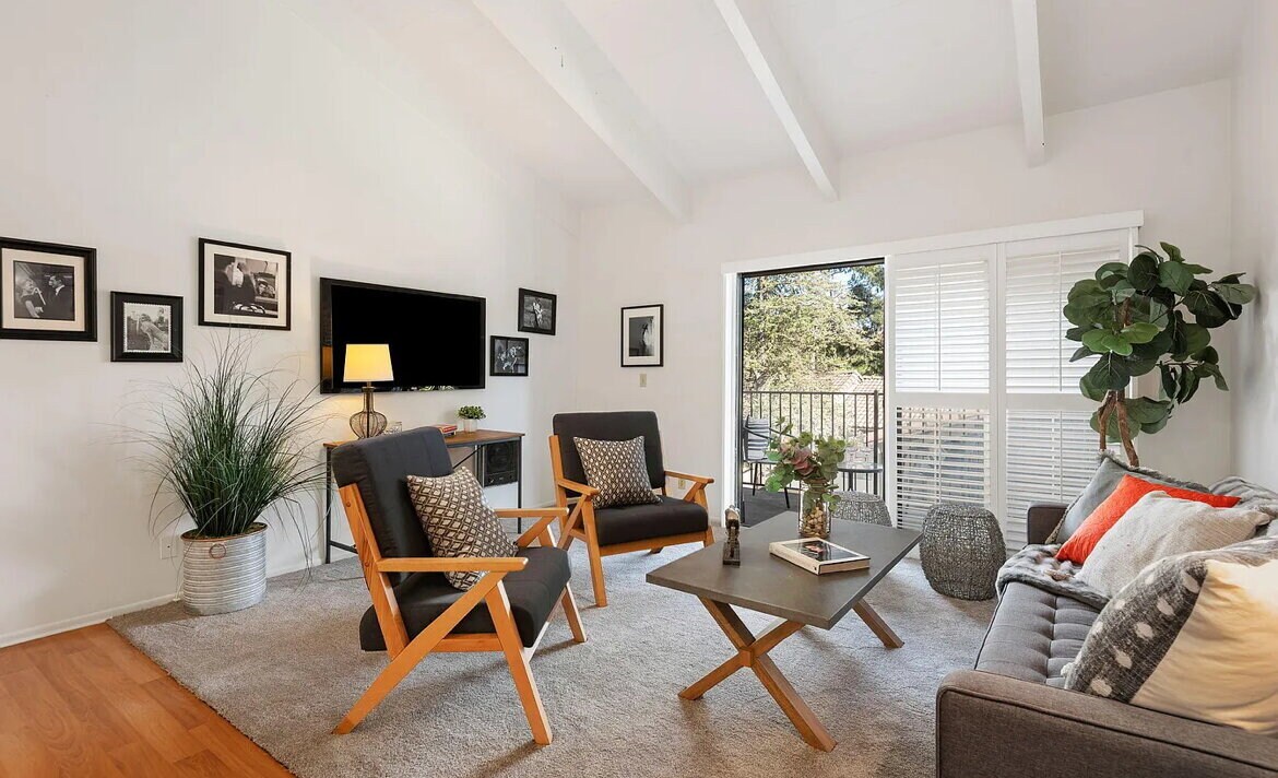 Foto principal - This sweet 1-BD, 1-BA condo is in the Sant...
