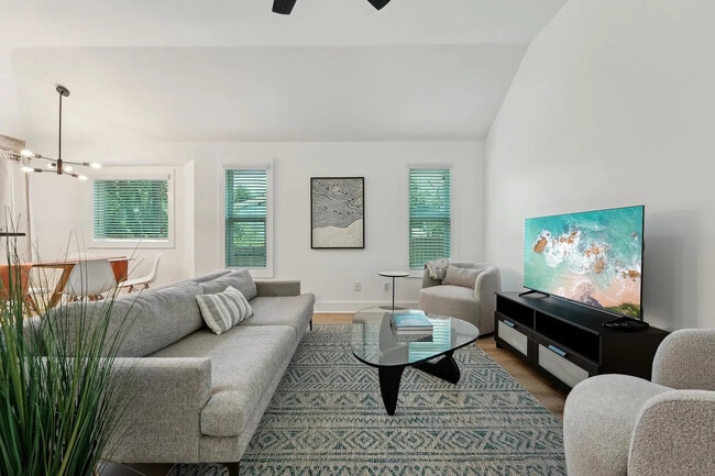 Foto del edificio - Room in House on Rosewood Ct