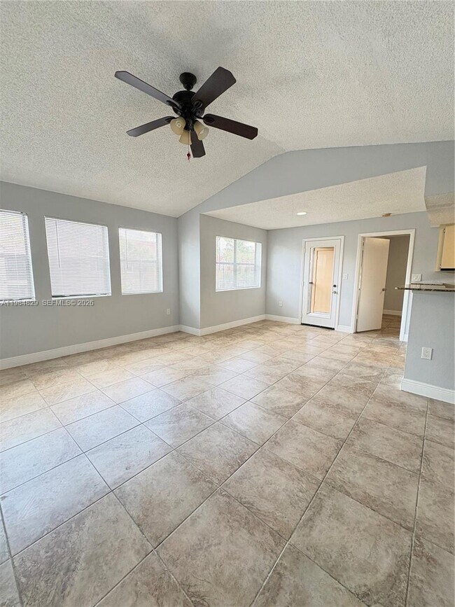 Foto del edificio - 10501 SW 155th Ct