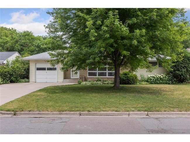 Building Photo - 2617 Quentin Ave