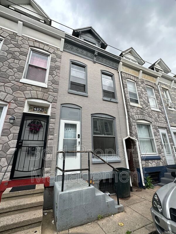 Primary Photo - 427 Locust St