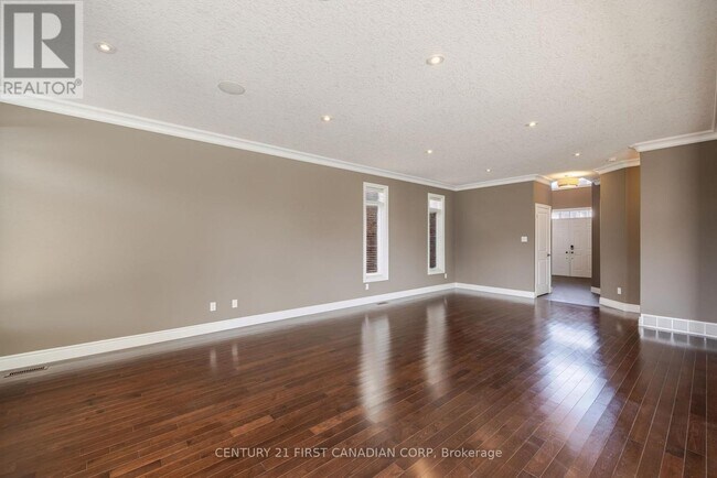 Photo du bâtiment - 1690 Beaverbrook Ave