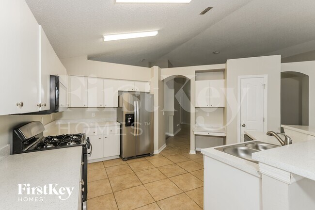 Foto del edificio - 1403 Scotch Pine Dr