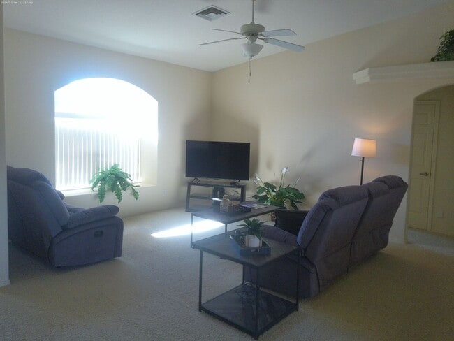 Building Photo - Winter Rental Available October-April 2027