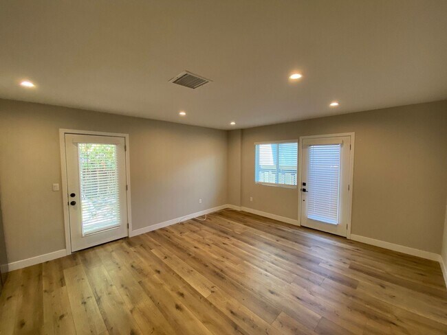 Foto del edificio - NEW 4BD/2BA!! Easy Walk to Campus (Lease out, pending signatures. Check back in a few days!)