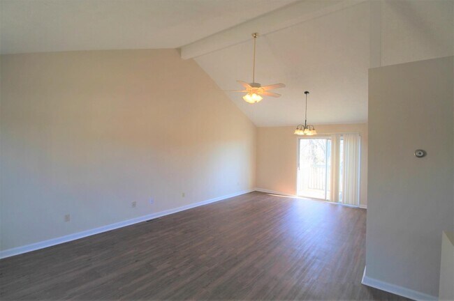 Building Photo - 410 Lakeview Dr