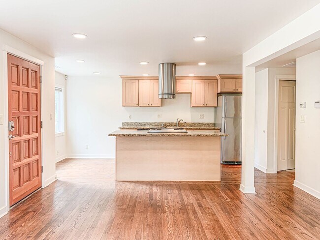 Building Photo - 2718 HS TRUESDELL