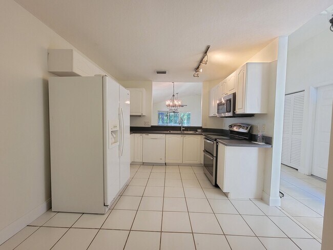 Building Photo - 5344 Edenwood Ln