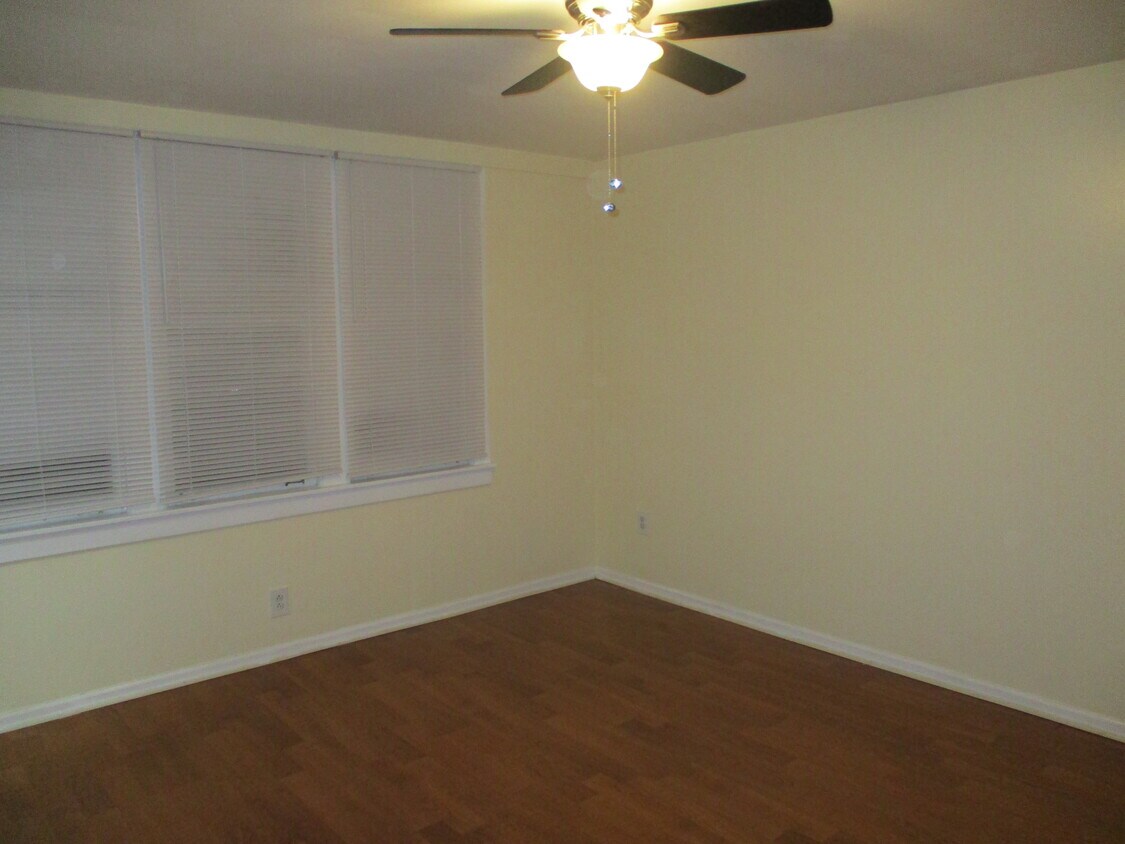 Livingroom - 2834 N Lawndale Ave