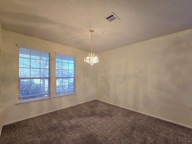 Foto del edificio - 2405 S Clear Creek Rd