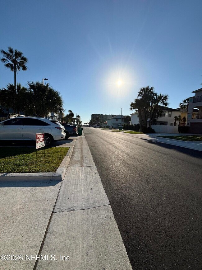 Building Photo - 221 6th St S