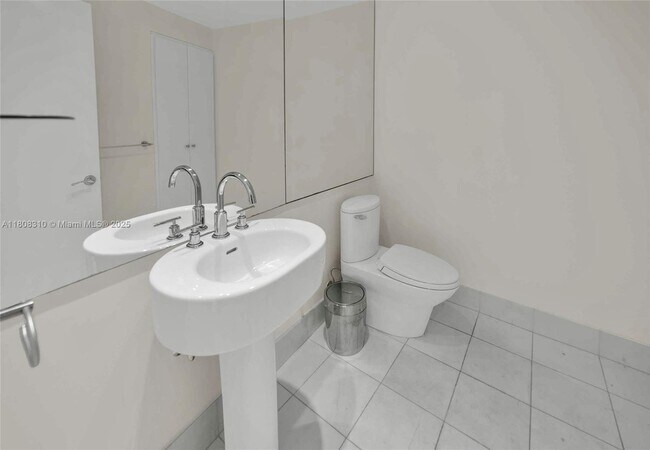 Foto del edificio - 2950 NE 188th St