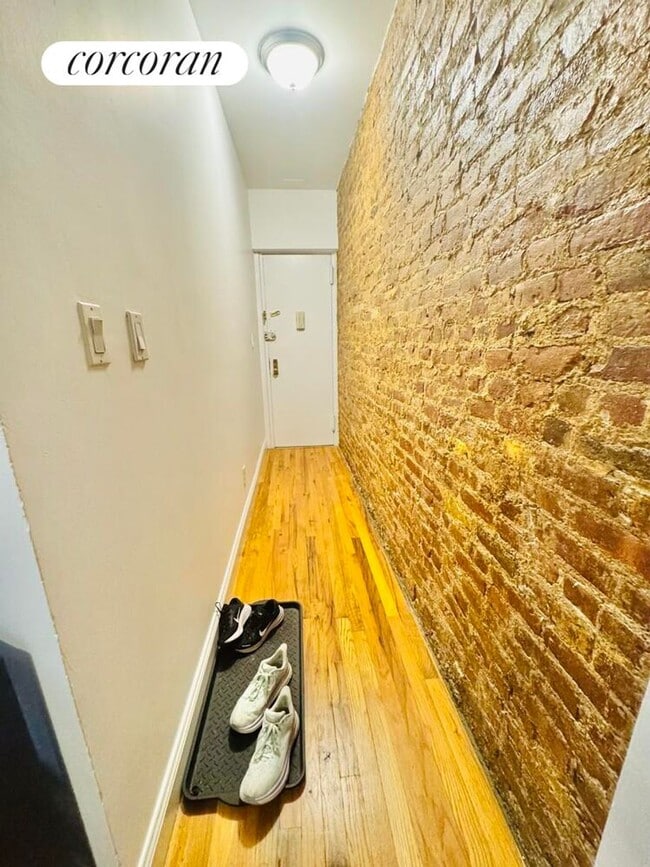Building Photo - 338 E 65th St