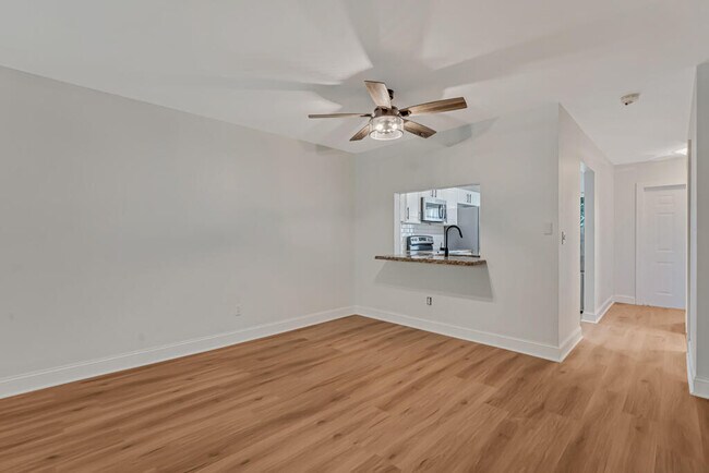 Building Photo - 2108 NE 44th St