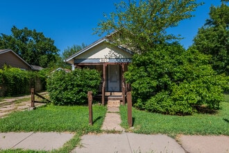 Building Photo - 801 S Sedgwick St