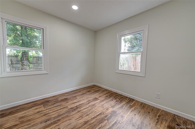 Building Photo - 2528 Marshall Ave