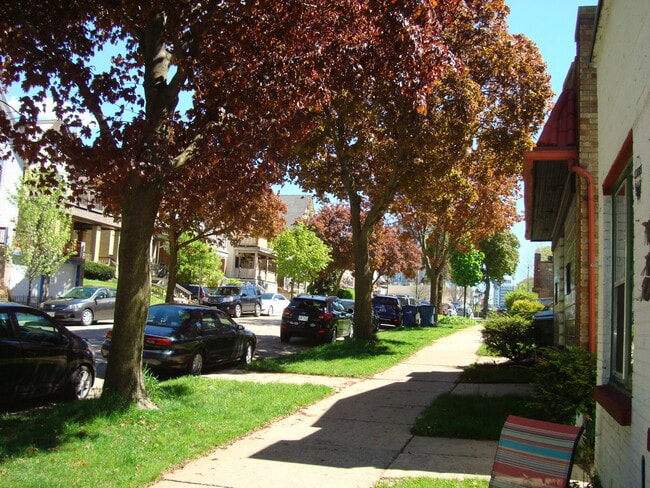 STREET IN FRONT - 1537 N Jackson St