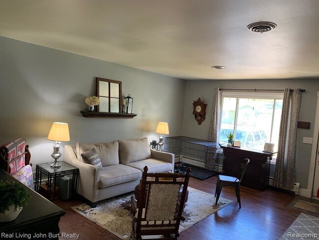 Foto del edificio - 130 Detroit Blvd S