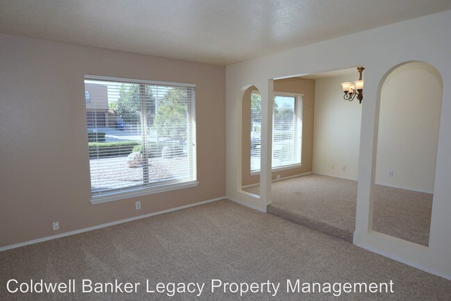 Building Photo - 8221 Portales St NE