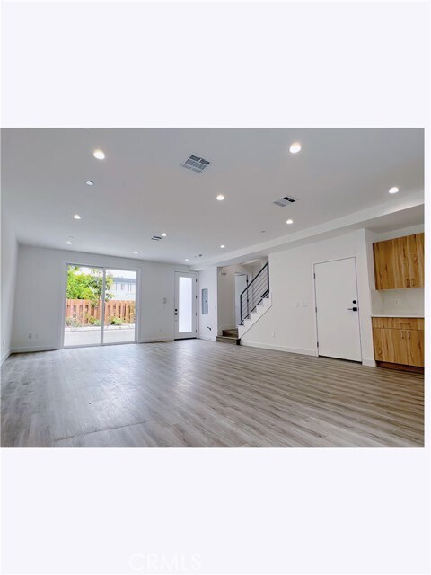 Foto del edificio - 95 Harkness Ave