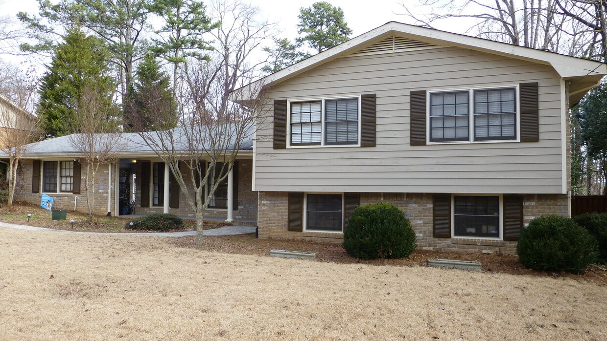 Foto principal - Hard to Find Rental Home in Heart of Dunwoody