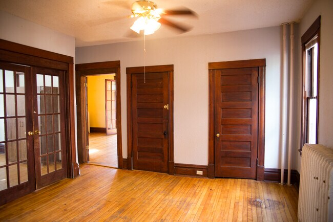 Building Photo - 1309 E Hennepin Ave