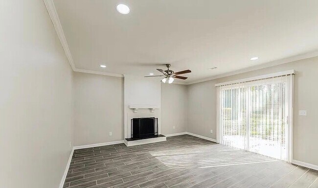 Building Photo - 3200 Colony Dr