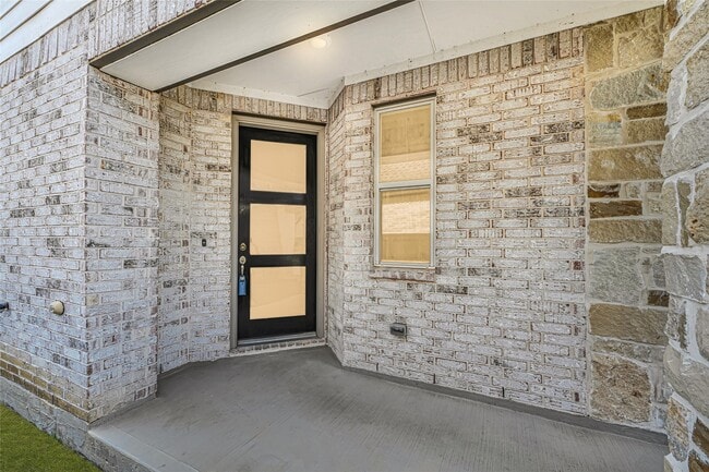 Building Photo - 9339 Galloway Wds Trl
