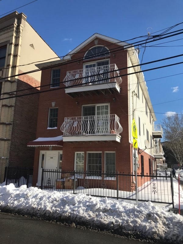 Foto principal - 322 Baldwin Ave