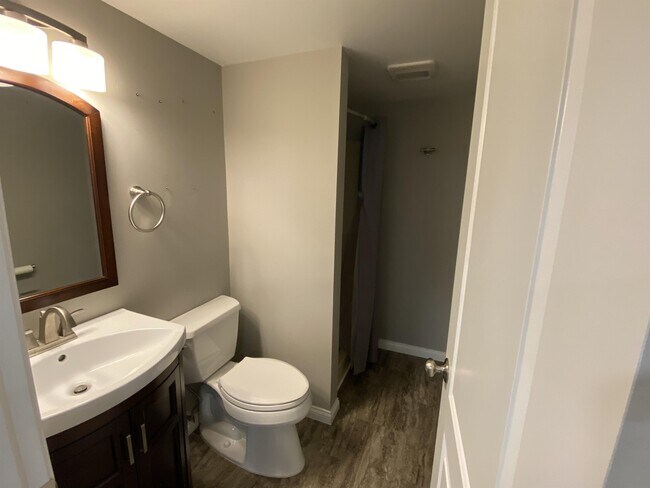Foto del edificio - 1325 W 75th Pl