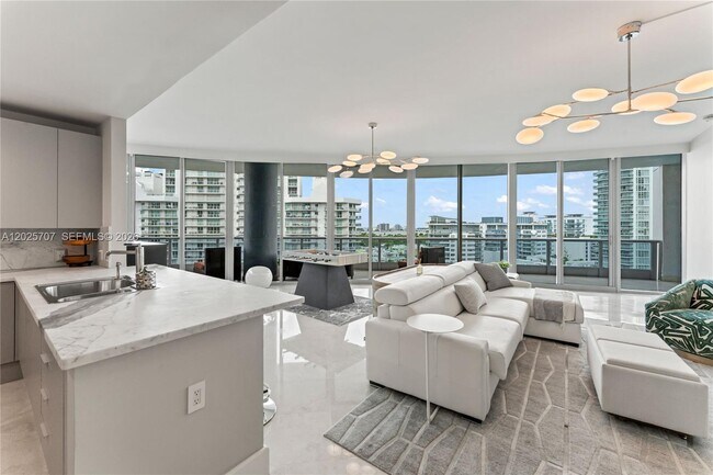 Foto del edificio - 5959 Collins Ave