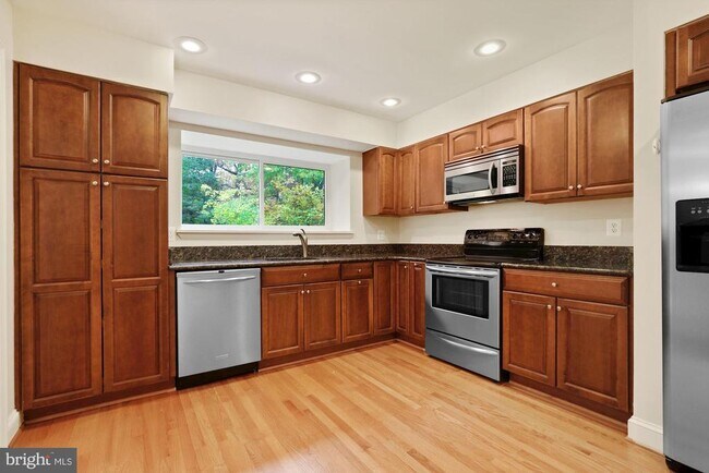 Foto del edificio - 2057 Golf Course Dr