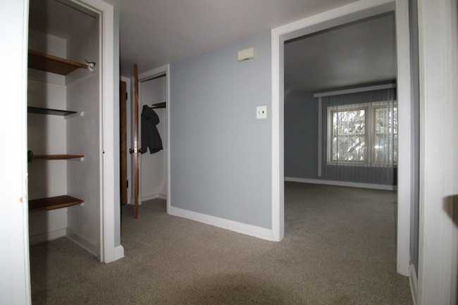Building Photo - 420 W Hampton Ave