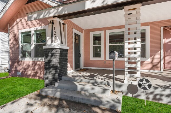 Foto del edificio - 124 Haynes Ave