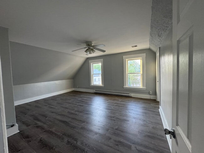 Building Photo - 281-283 Bridge St